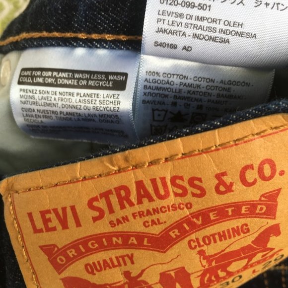 Men's Dark Wash Levi Jeans - Picture 3 of 4
